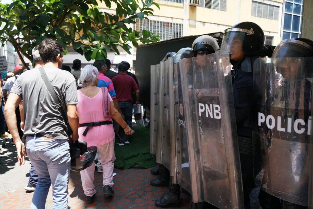 El día que la dignidad llegó con los trabajadores y pensionados a un kilómetro de Miraflores 