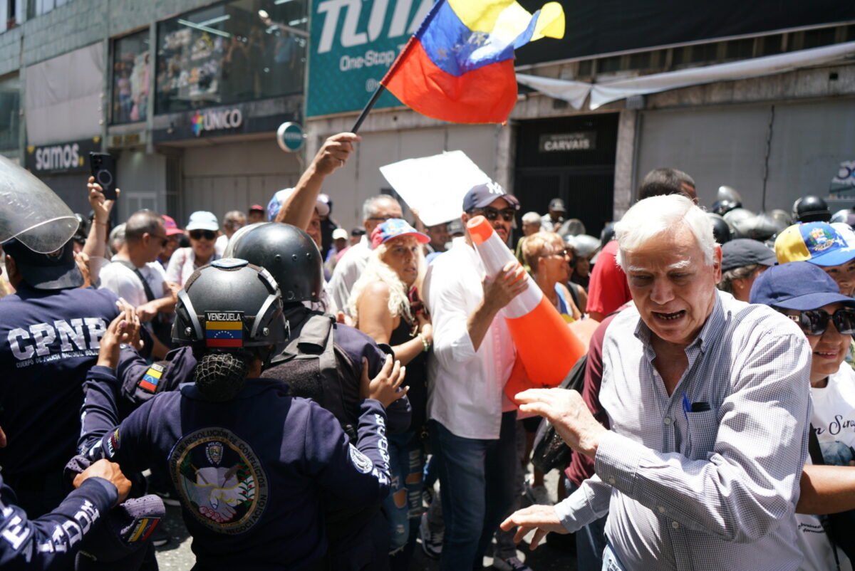 En imágenes: trabajadores se movilizan hacia Miraflores para exigir mejores salarios