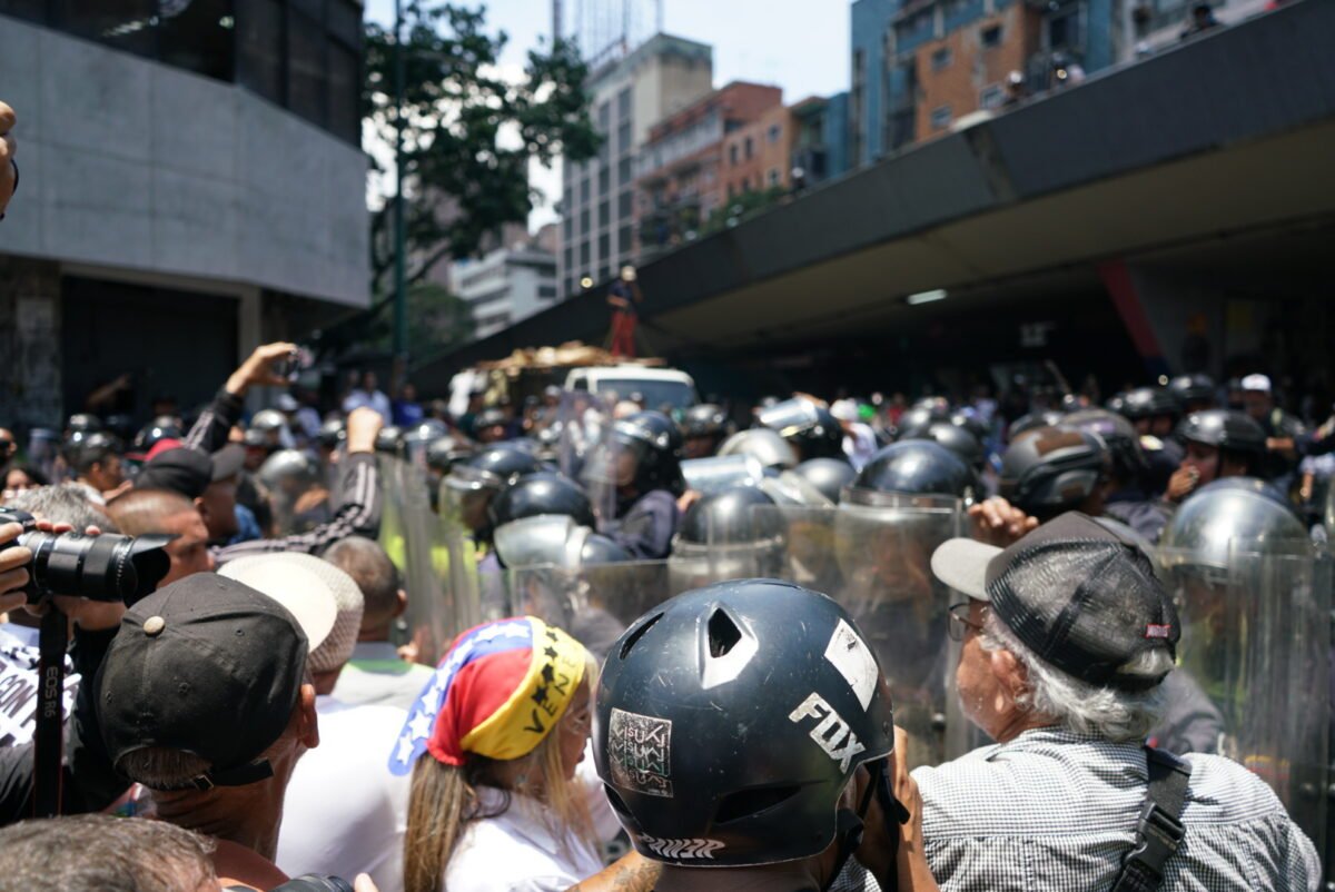 El día que la dignidad llegó con los trabajadores y pensionados a un kilómetro de Miraflores