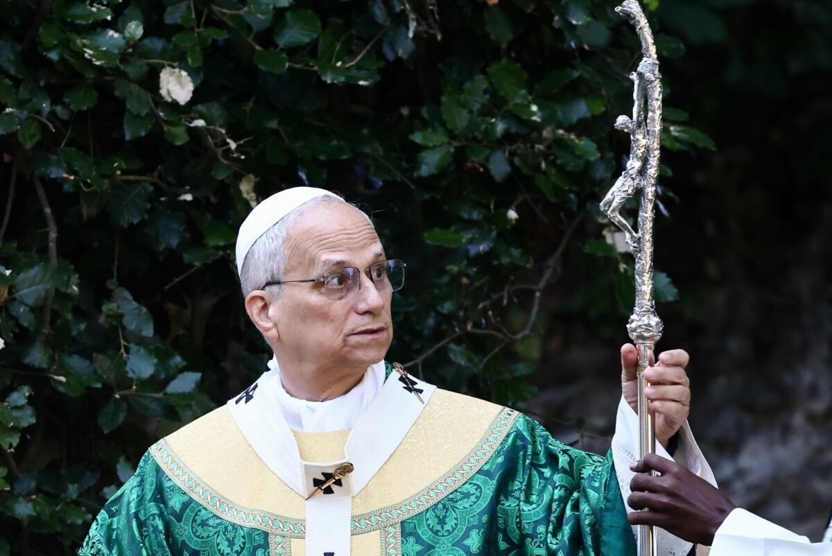 #TeExplicamosElDía | Lunes 13 de abril Compraron la casa donde creció el papa León XIV para preservarla como sitio histórico