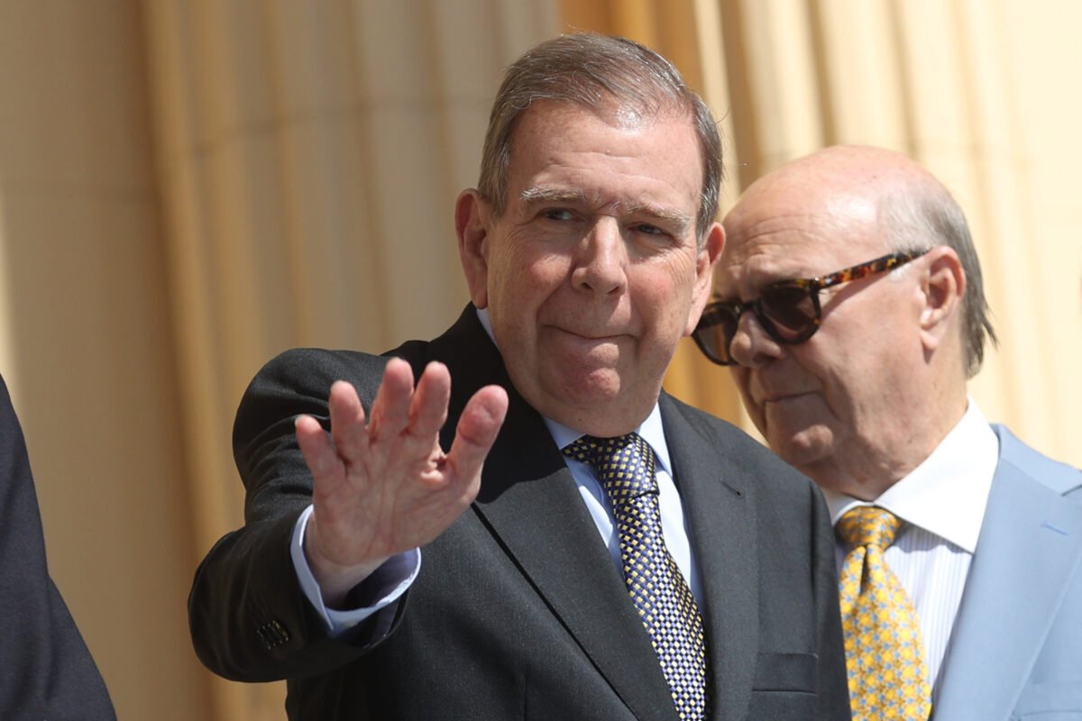 Edmundo González llegó a Guatemala para continuar su gira por la región