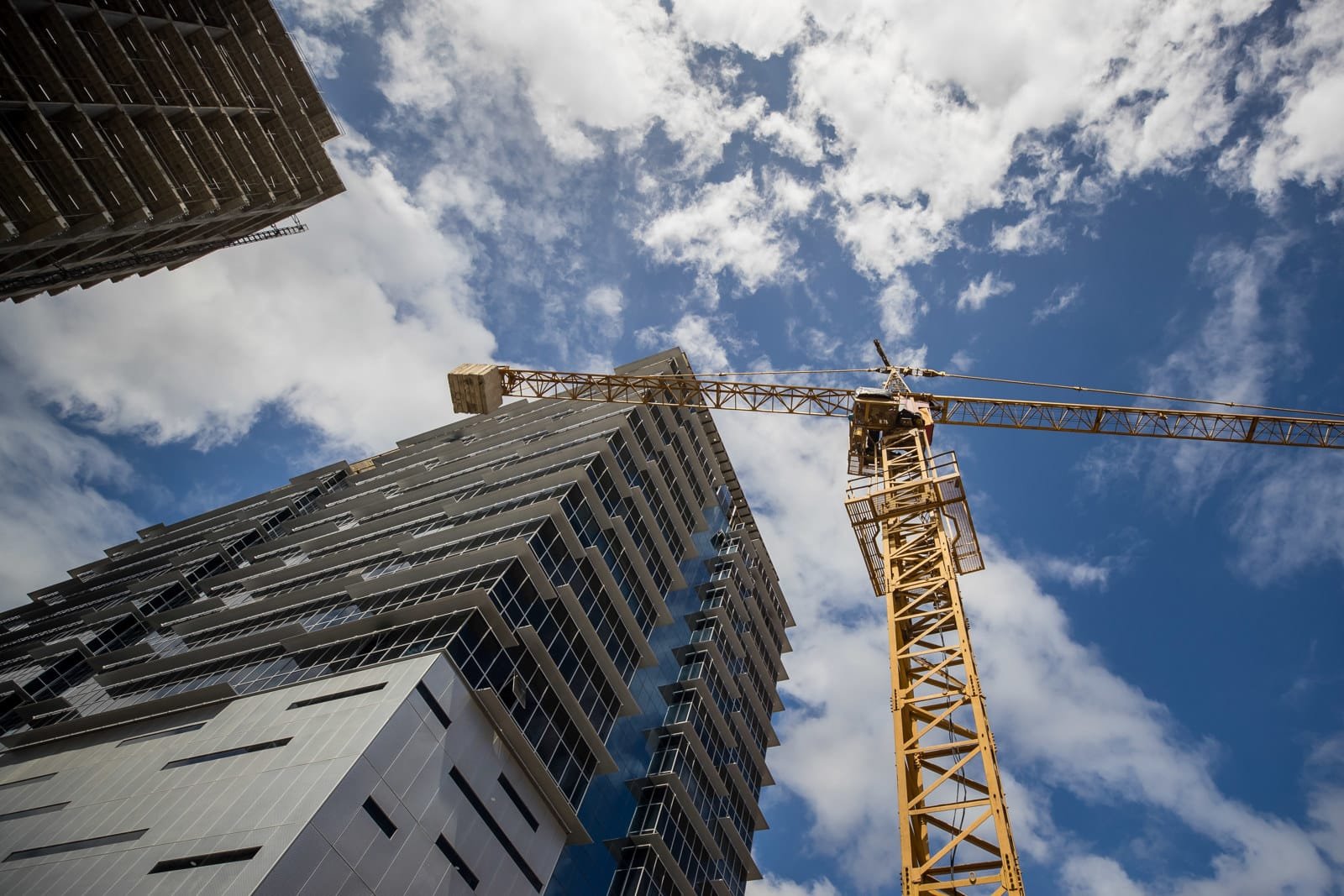 ¿Qué medidas se pueden tomar para abordar los problemas de morosidad en los condominios?