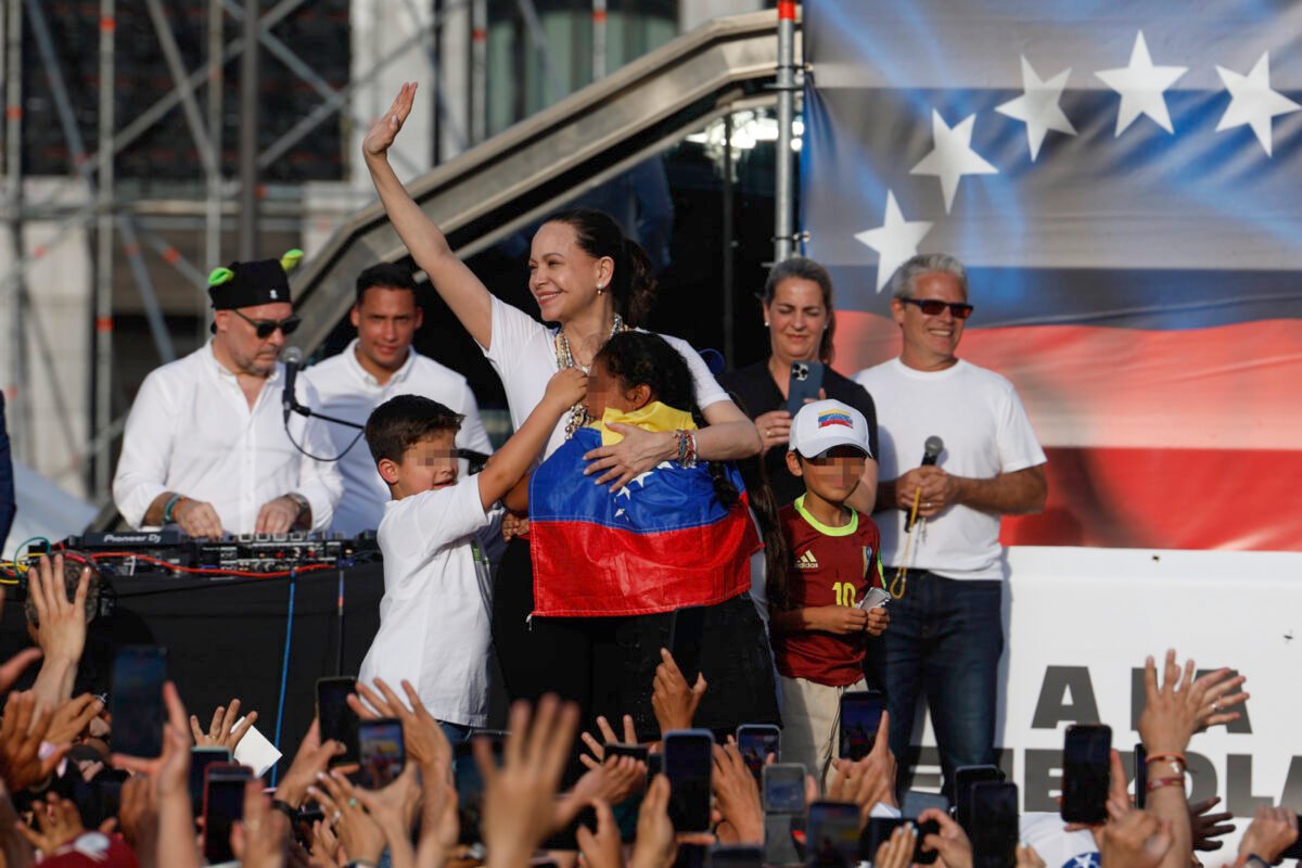 En imágenes: miles de venezolanos se reunieron con María Corina Machado e