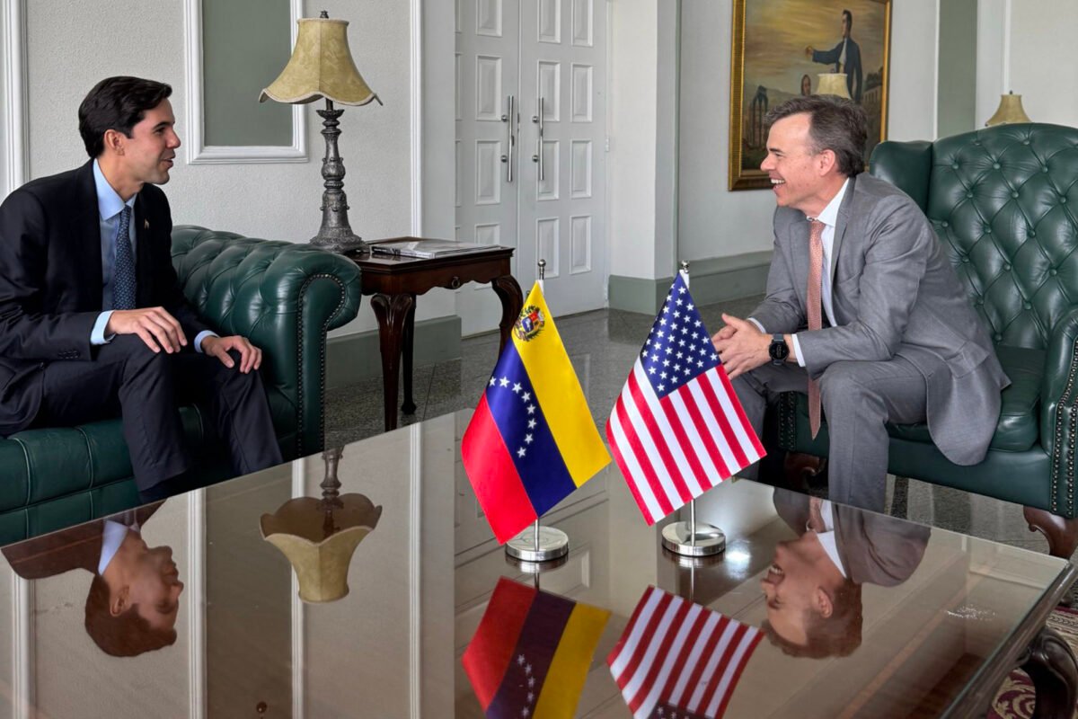 Llegó al país el nuevo encargado de Negocios de EE UU para Venezuela, John Barrett