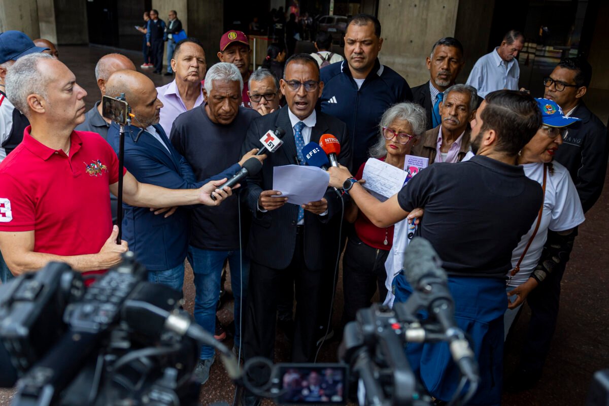 Defensora del pueblo se comprometió a revisar denuncias de familiares de presos políticos y visitar cárceles