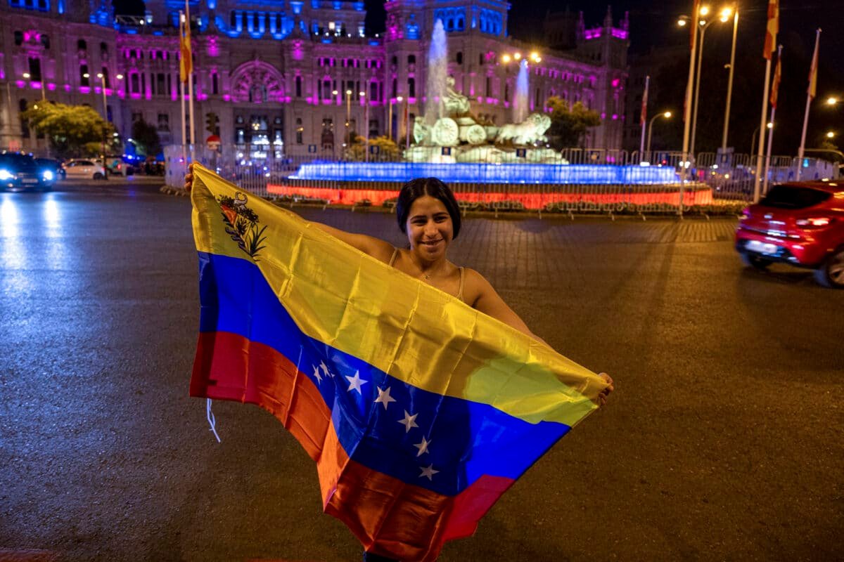 La UE otorgó 360.000 asilos en 2025: Venezuela y Afganistán entre los principales países de procedencia Migrantes venezolanos protestaron en España para exigir el reconocimiento de Edmundo González