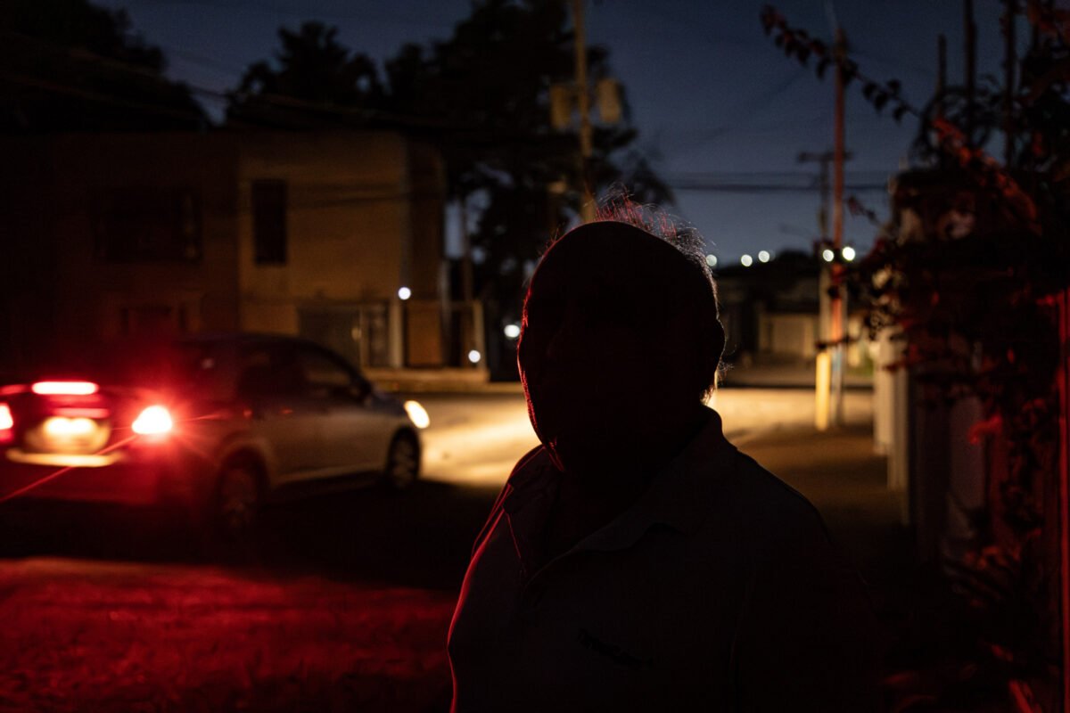 Vivir sin saber cuándo se irá la luz: la rutina que persiste en regiones de Venezuela