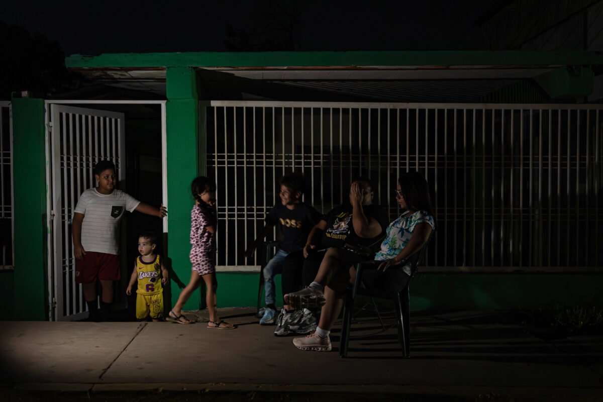 Vivir sin saber cuándo se irá la luz: la rutina que persiste en regiones de Venezuela