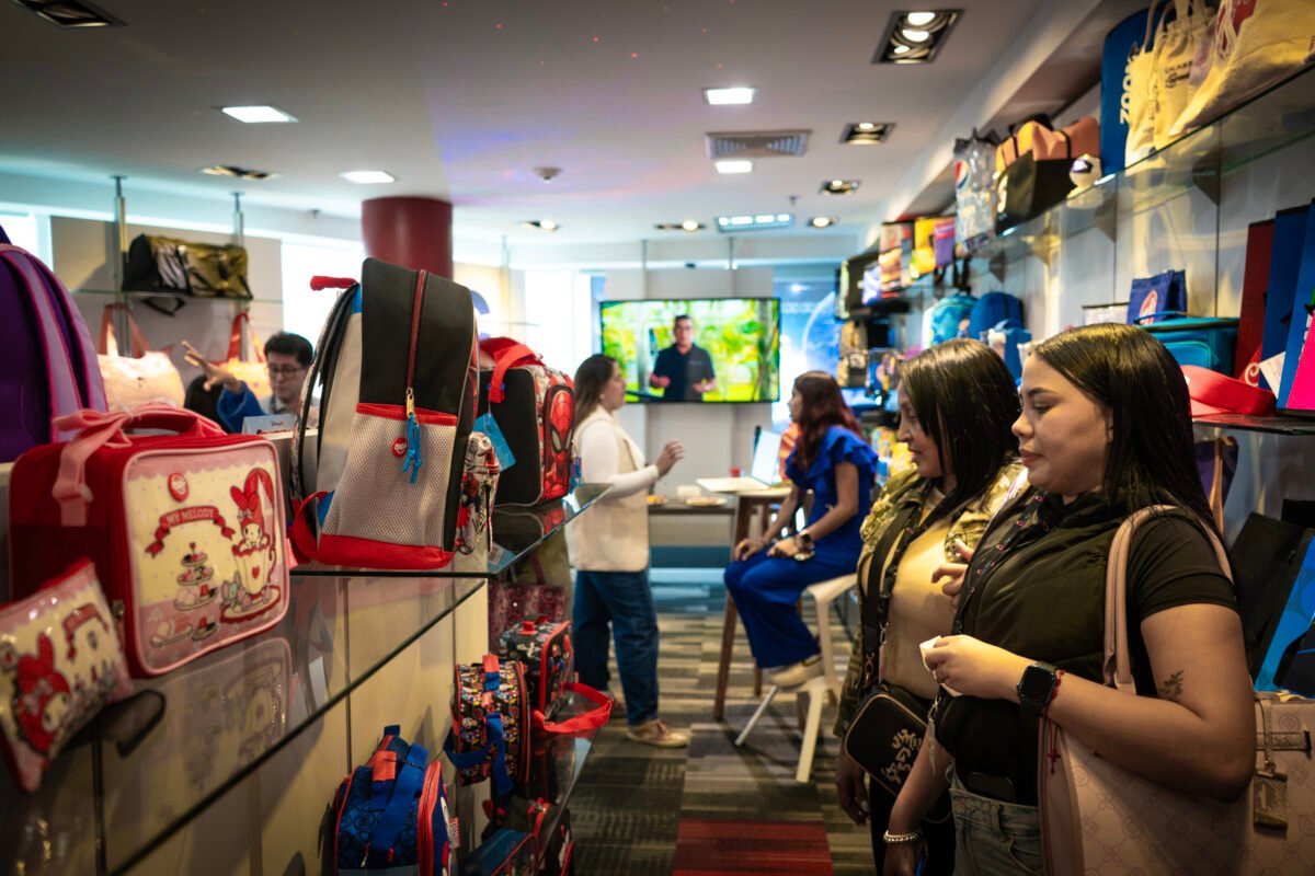 Capi presentó su colección de bolsos 2026 con diseños innovadores y funcionales
