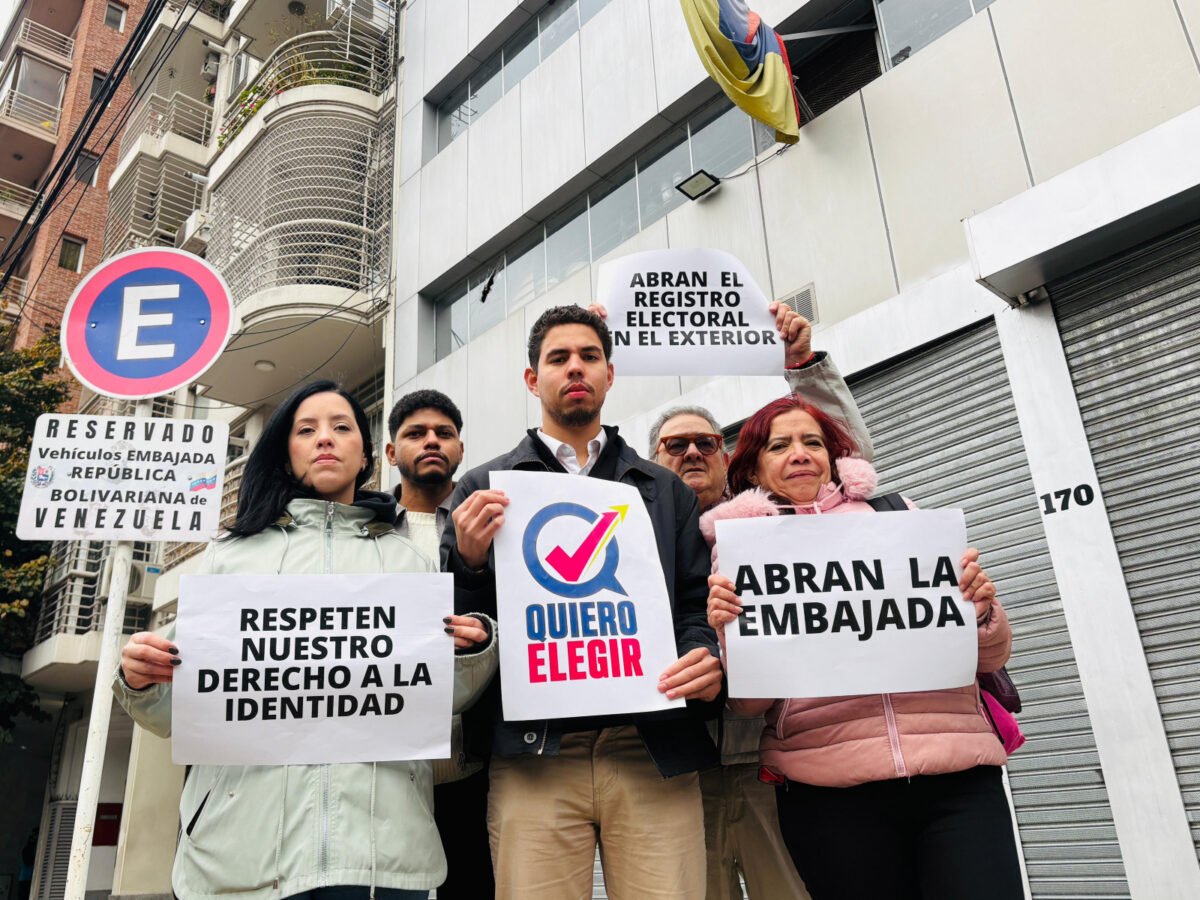 Activistas venezolanos en Argentina exigieron la reapertura de la embajada