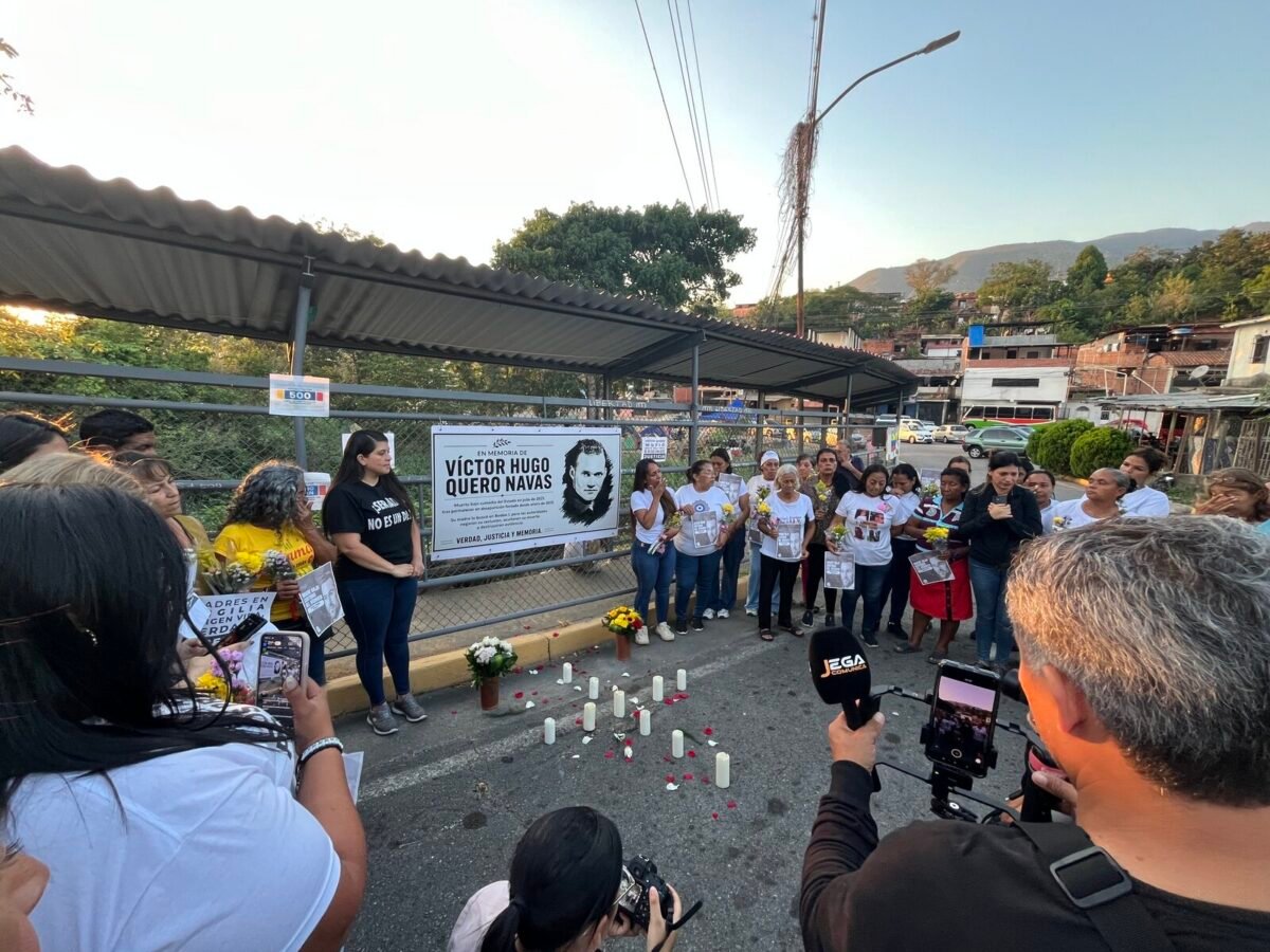 Así fue el homenaje que familiares de presos políticos rindieron a Víctor Quero
