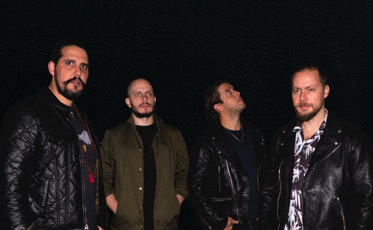 Viniloversus estrenó “La frontera”, el sencillo que define su séptima producción