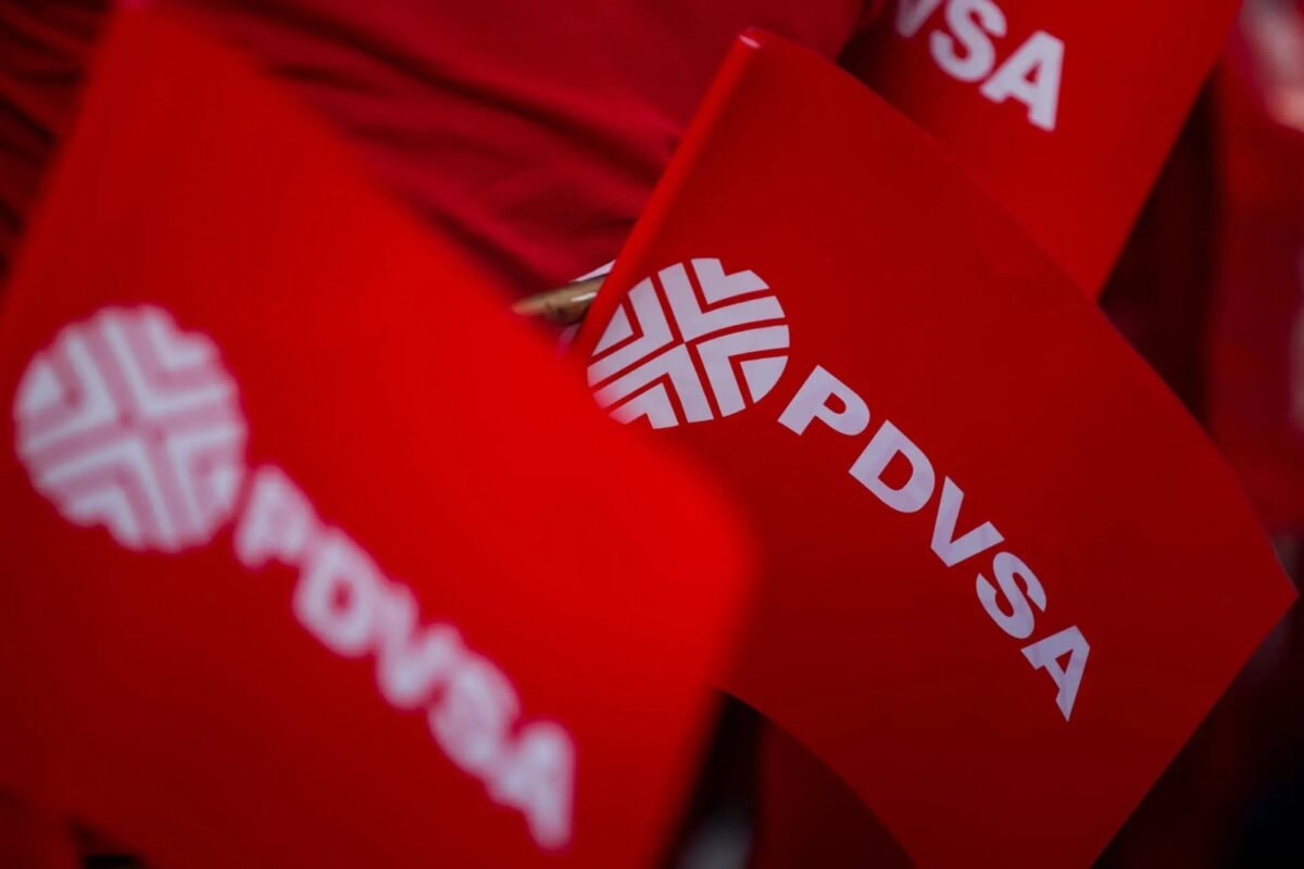 Blinken advierte que está "sobre la mesa" cancelar licencias petroleras en Venezuela