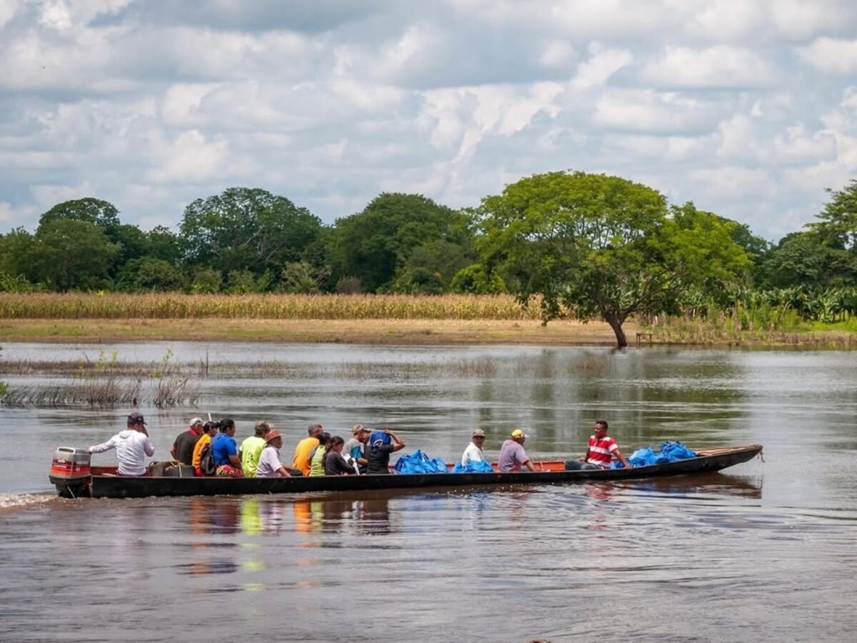 Naufragó embarcación que transportaba insumos de la ONG World Vision en Delta Amacuro