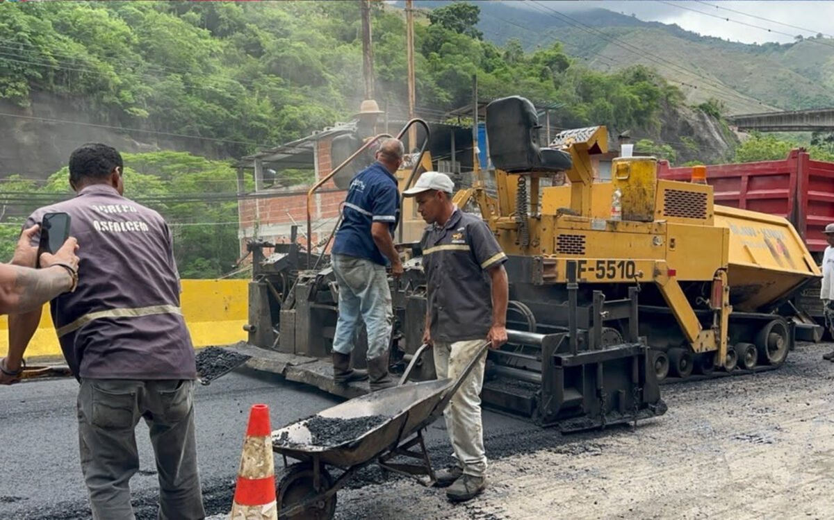 Iniciaron un plan de asfaltado en la carretera Petare-Guarenas