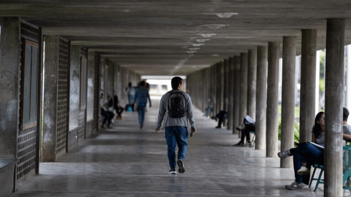 La UCV abrió la convocatoria Simadi 2026: estos son los pasos para registrarse De 30 a 2.000 dólares: la brecha salarial entre profesores de la UCV y la UCAB