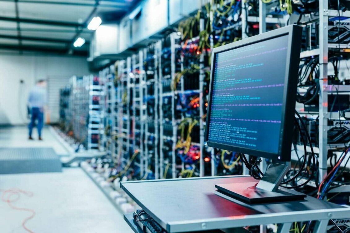 Desmantelaron una granja de criptomonedas con al menos 4 mil máquinas en Aragua