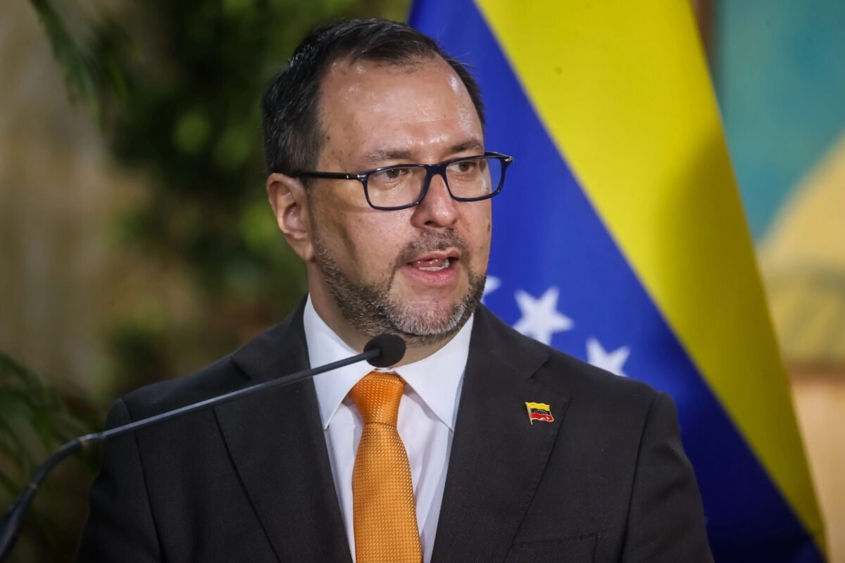 Venezuela y Uruguay restablecerán las relaciones consulares