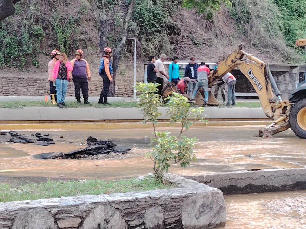 Alcalde de Baruta solicitó revisión del Ministerio de Transporte para el puente que conecta Las Mercedes y El Rosal