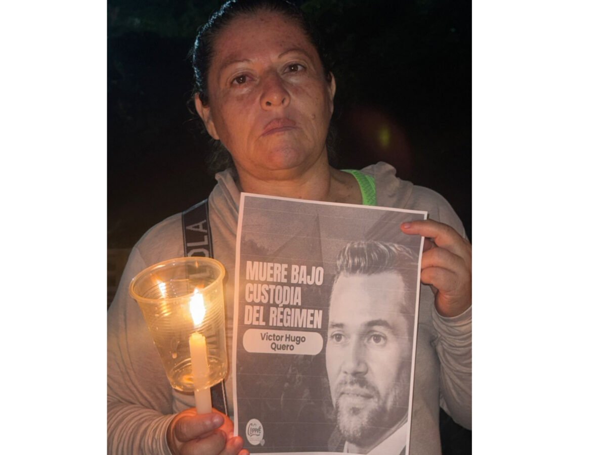 Clippve realizó una vigilia en honor a la memoria de Víctor Hugo Quero Navas afuera de El Rodeo I