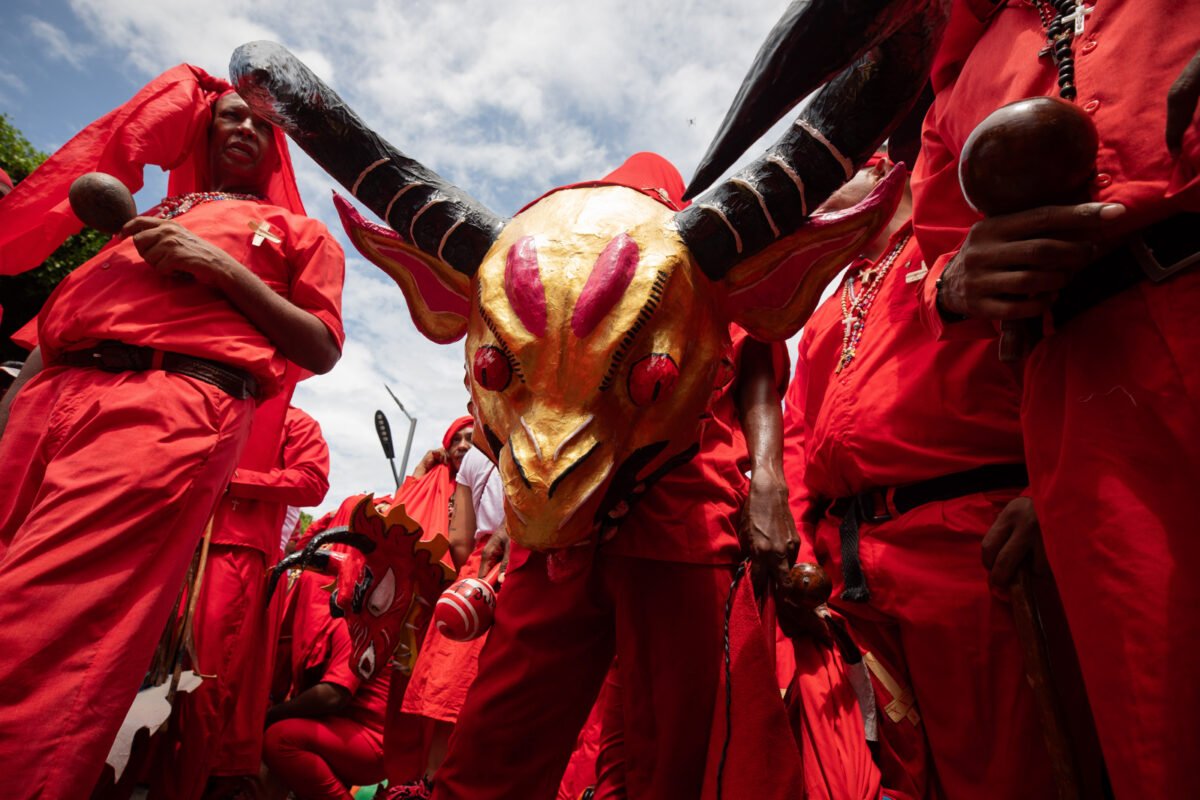 En imágenes: los Diablos Danzantes de Yare mantienen viva una tradición de 277 años pese a la migración
