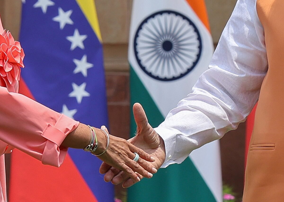 La India dice que no hubo acuerdos formales con Delcy Rodríguez, pero abre la puerta a empresas