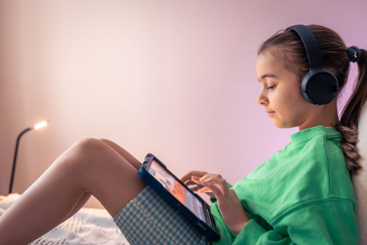Cómo limitar el uso de pantallas en niños: recomendaciones en la era digital
